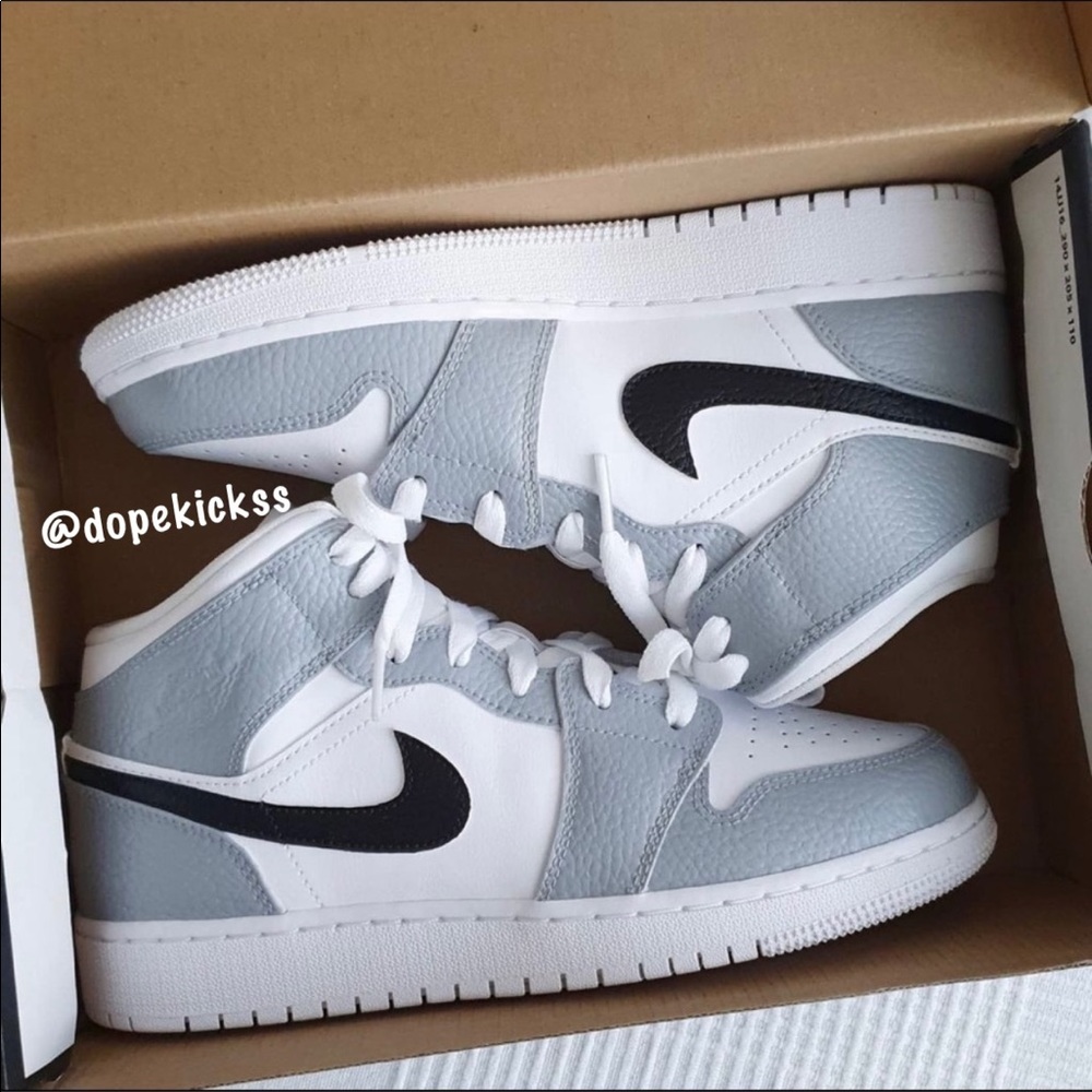 ⚡️Custom Air Jordan Mids⚡️